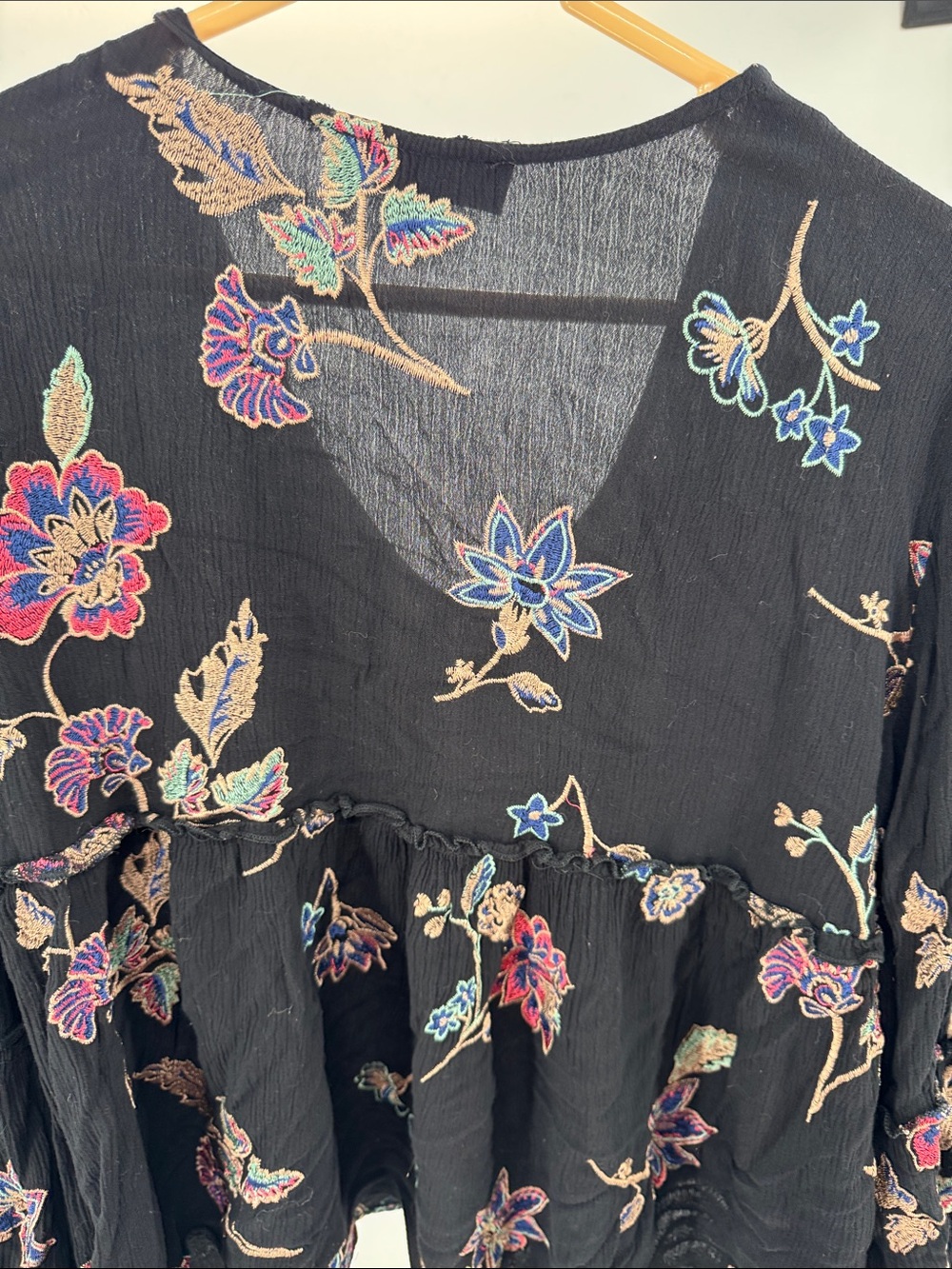Karen Kane Black Embroidered V-Neck Peplum Top floral bell sleeve XL flowy boho - Picture 3 of 11